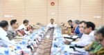 PM chairs ECNEC meeting at Secretariat
