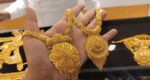 Gold prices fall further in domestic market