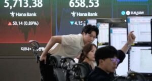 Oil prices fall, Asian shares mostly lower as chip stocks retreat