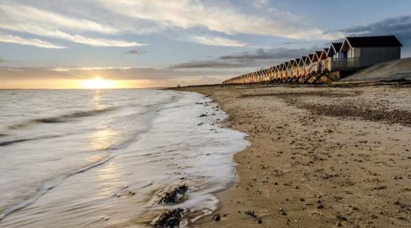Heroic British-Bangladeshi Mother and Daughter Drown Saving Child at UK Beach