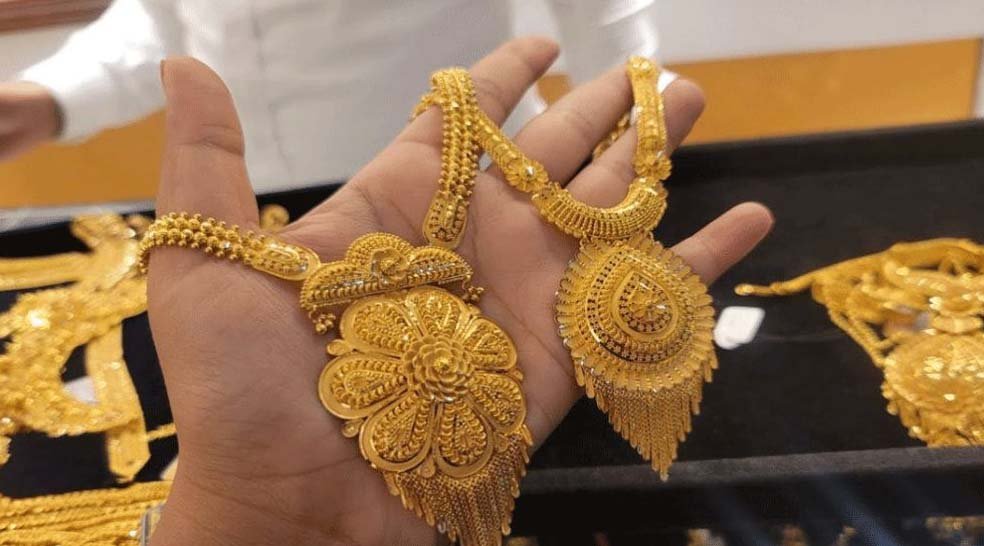 Gold prices drop : What is new price per bhori?