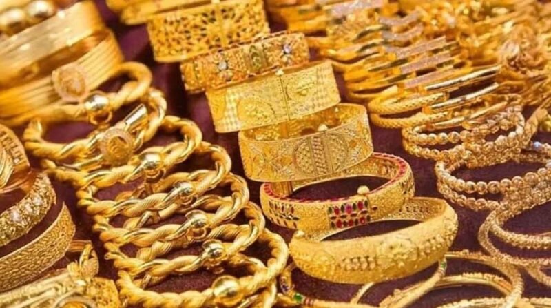 Gold prices fall again, 22-carat now Tk225,290 per bhori