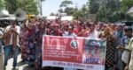 Tea workers block highway demanding Tk500 daily wage