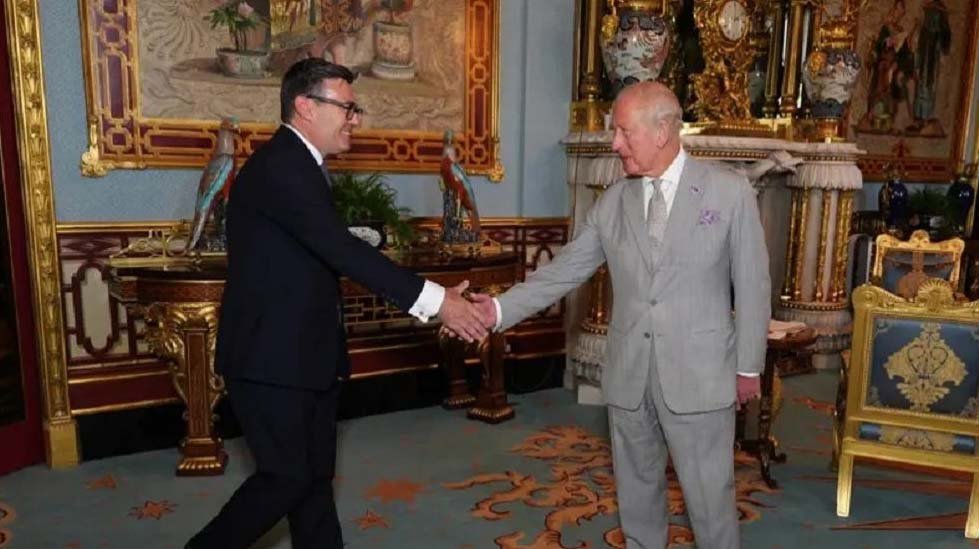 Burnham becomes UK prime minister