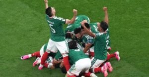 Mexico beat Ecuador 2-0 to end 40-year knockout drought, reach the round of 16