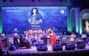 Runa Laila weaves magic in historic Shilpakala debut