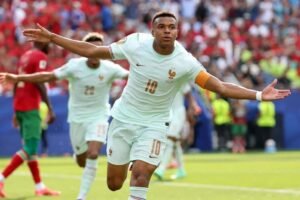 Mbappé records goal, assist as France beats Morocco 2-0 to reach World Cup semifinals