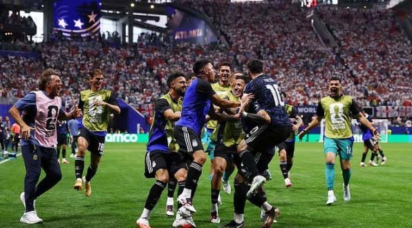 Argentina break English hearts for Spain final