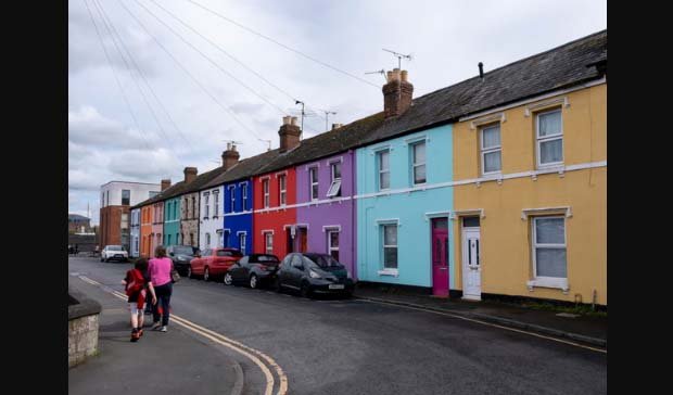 UK house prices rise for first time since start of Iran war