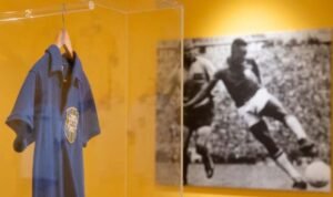 Pele’s 1958 WC final shirt sells for USD4.9m