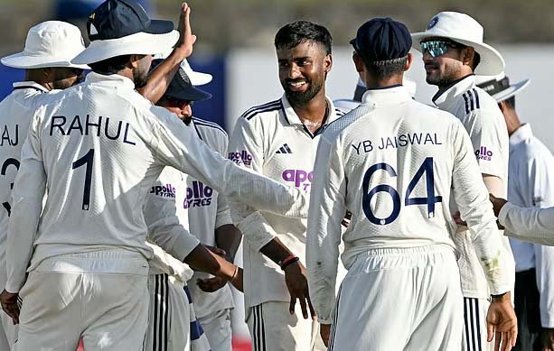 India close on victory in first Test against Sri Lanka