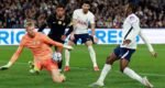 Ten-man Tottenham beat Chelsea 2-1 in Sydney