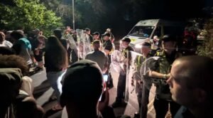 U.K. government slams ‘thuggish’ anti-migrant protesters, after demonstrators block port