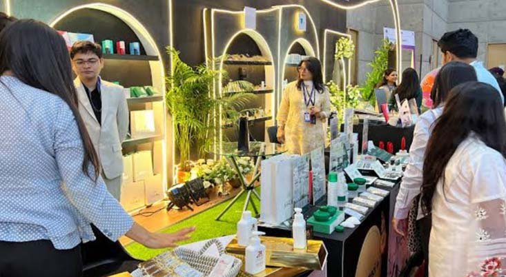 International cosmetics exhibition draws crowds on second day at ICCB