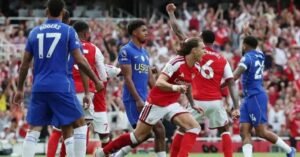 Arsenal comes from behind, beats Chelsea in London derby
