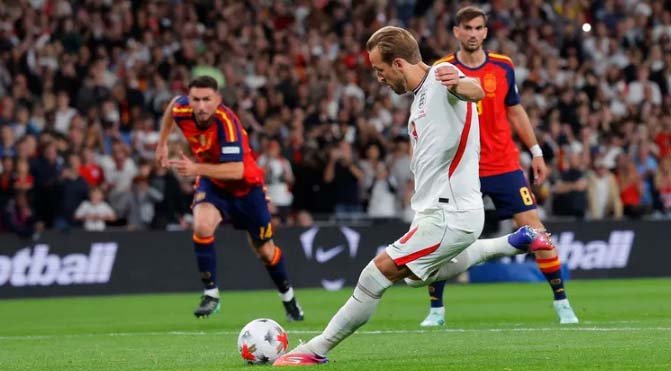 Spain overcomes deficit to beat England