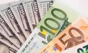 Euro falls to 19-month low amid fiscal