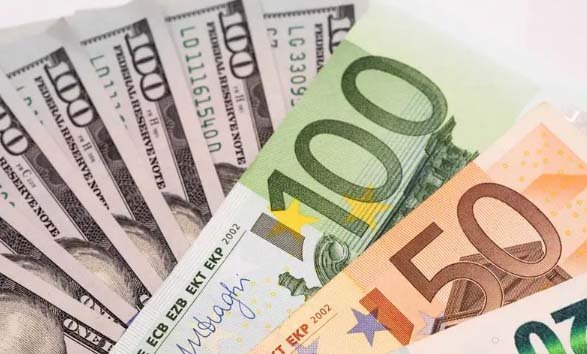 Euro falls to 19-month low amid fiscal