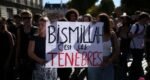 Why are French protesters chanting ‘Bismillah, c’est les ténèbres’?