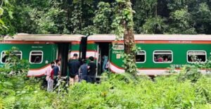 Train resume after three-hour disruption in Moulvibazar