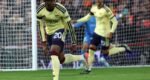 Arsenal snatch late win to keep pressure on Man City as Man Utd held