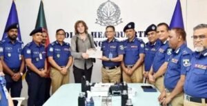 Police return stolen laptop to German tourist
